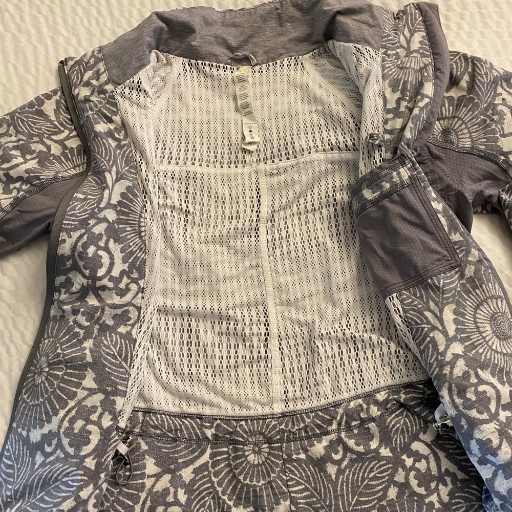Lululemon jacket - Picture 4 of 5